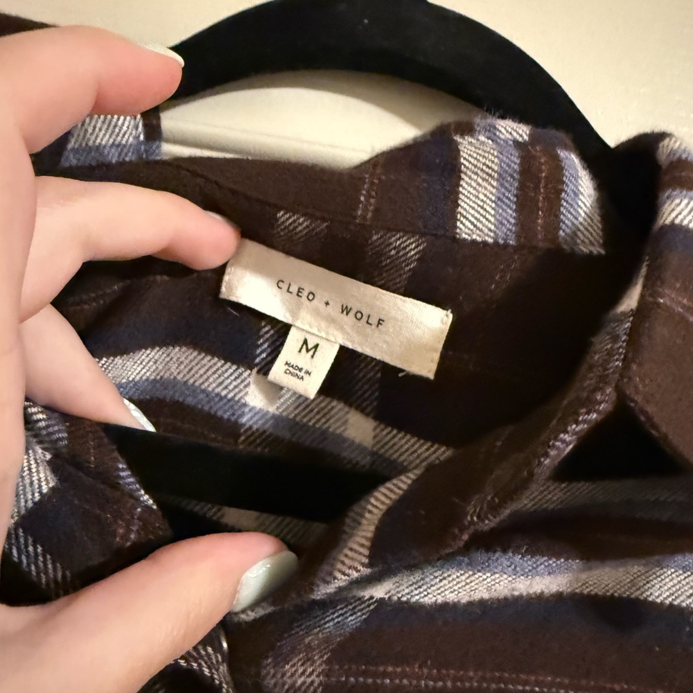 Cleo and wolf flannel - Picture 7 of 7